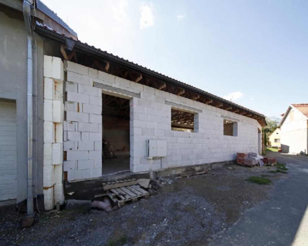 Prodej hrubé stavby domu 4+kk, 145 m², terasa 72 m² v obci Tučapy -